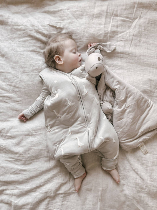 gunamuna - SS25 FOOTIE SLEEP BAG : Goose / 18-36M / 1.0
